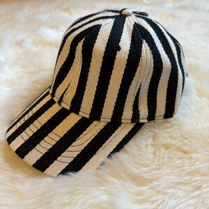 NWT 🆕 Black & White Striped Baseball Cap